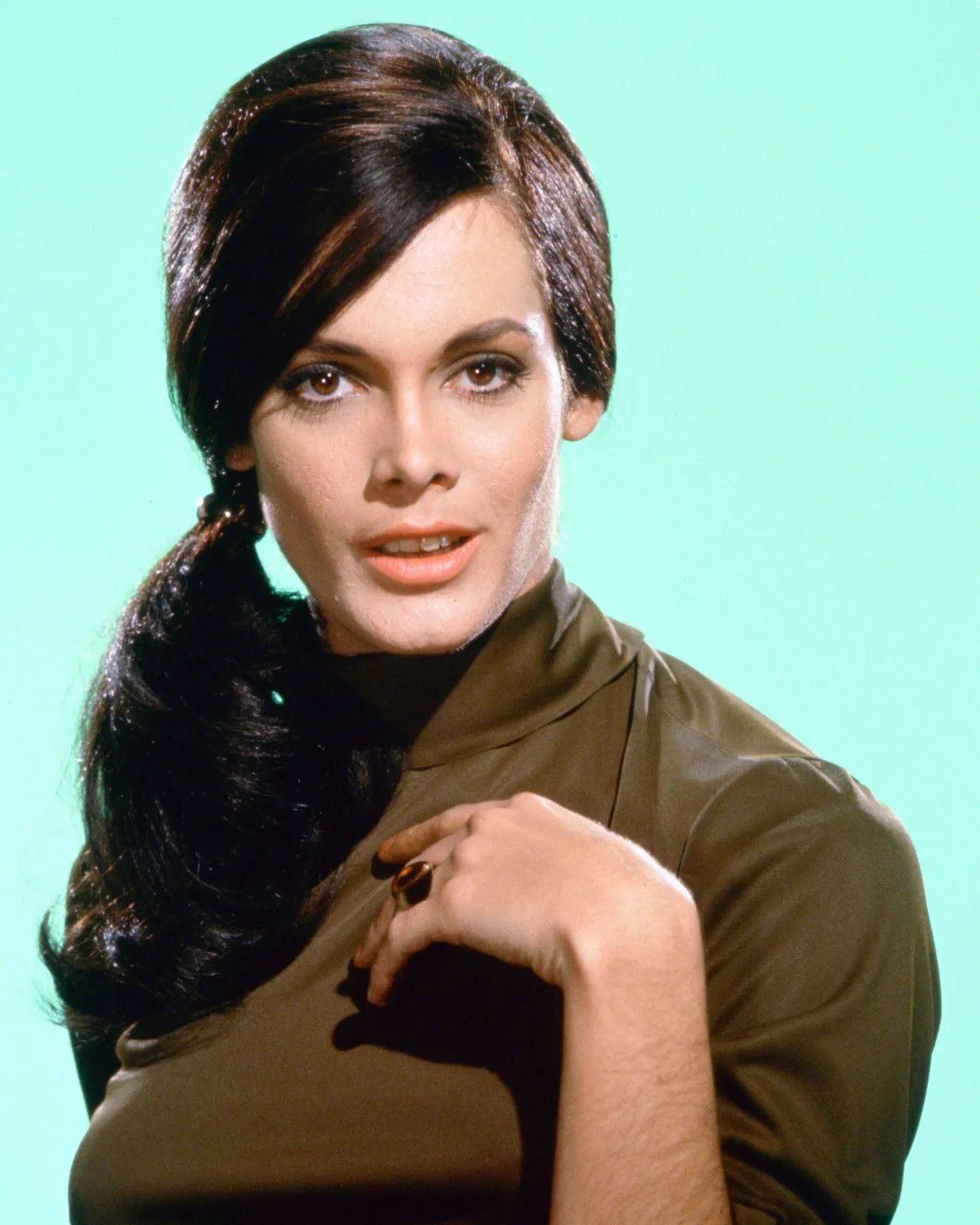 تصویر Martine Beswick