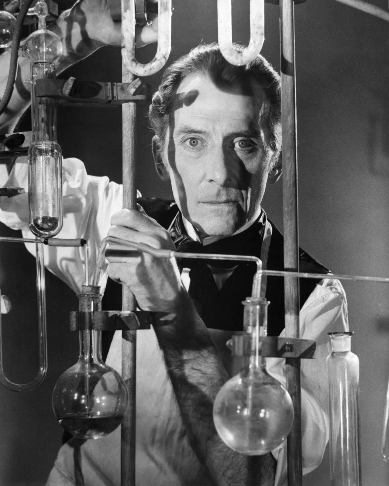تصویر Peter Cushing