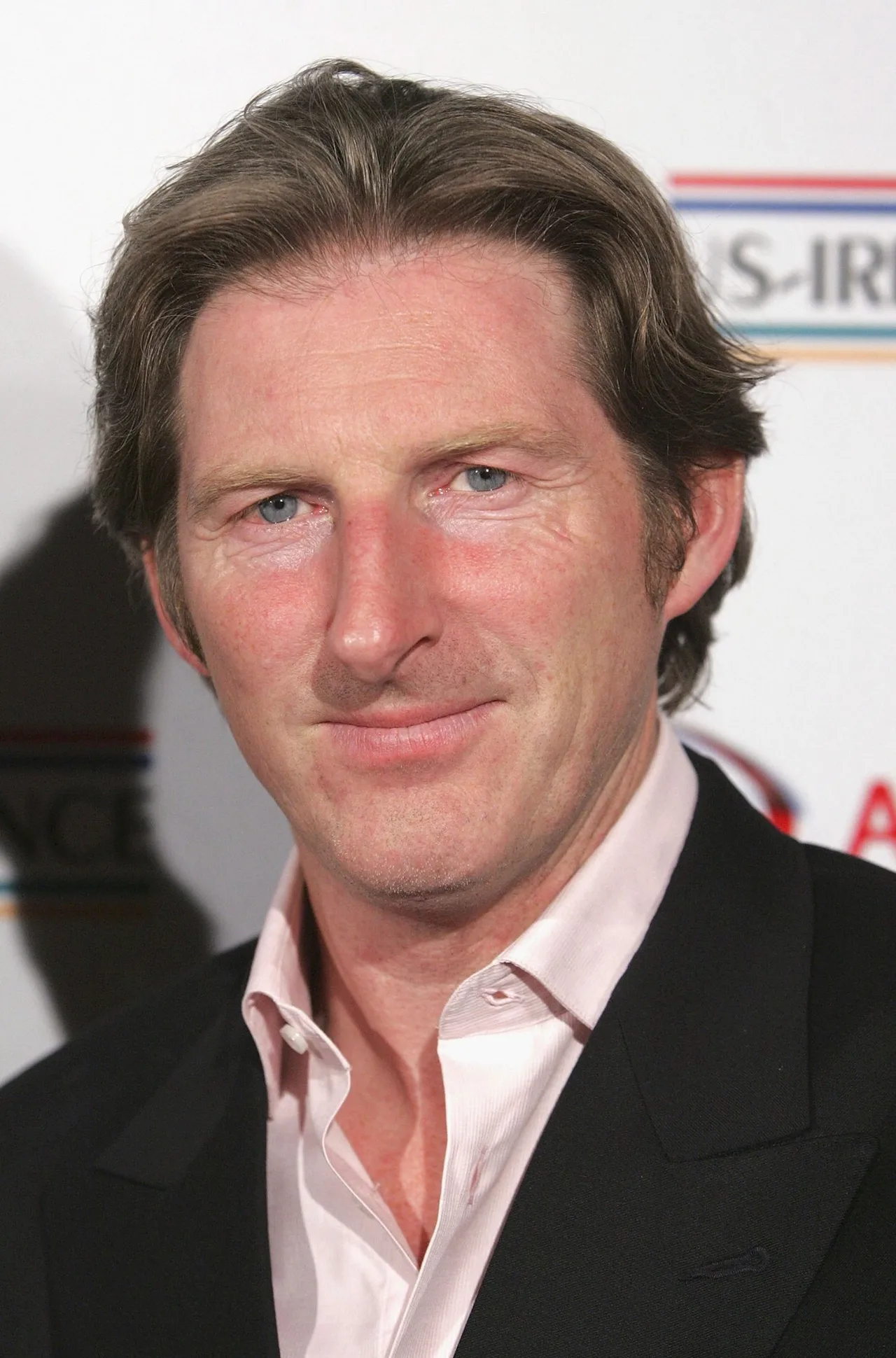 تصویر Adrian Dunbar