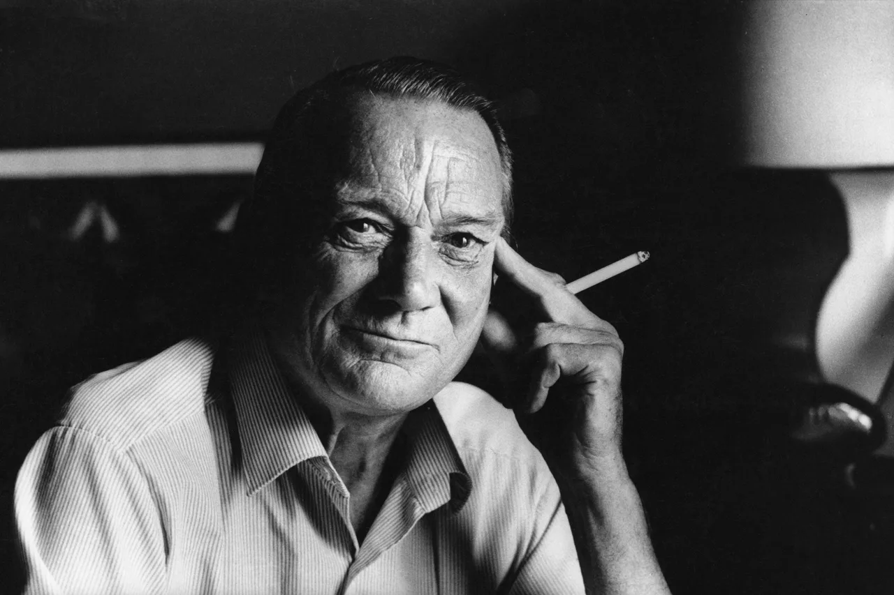تصویر Denholm Elliott