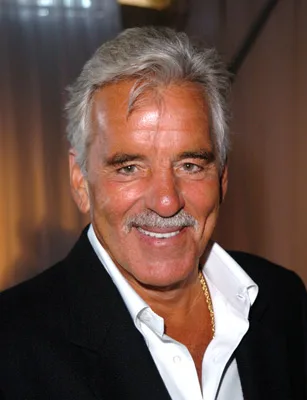 تصویر Dennis Farina