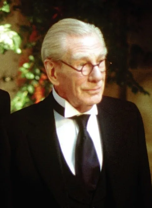 تصویر Michael Gough