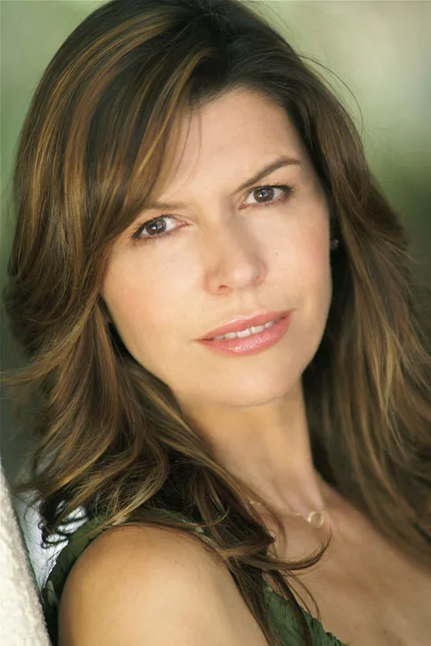 تصویر Finola Hughes