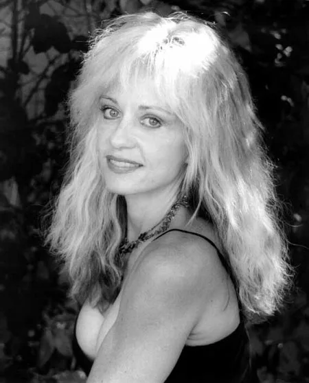 تصویر Linnea Quigley