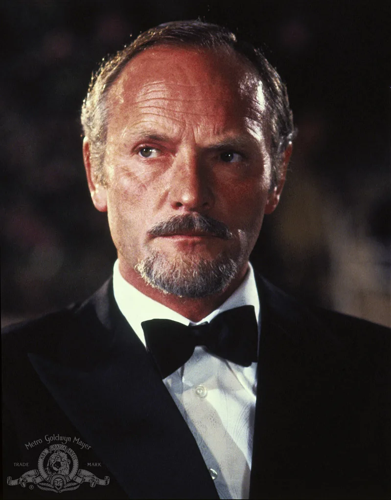 تصویر Julian Glover