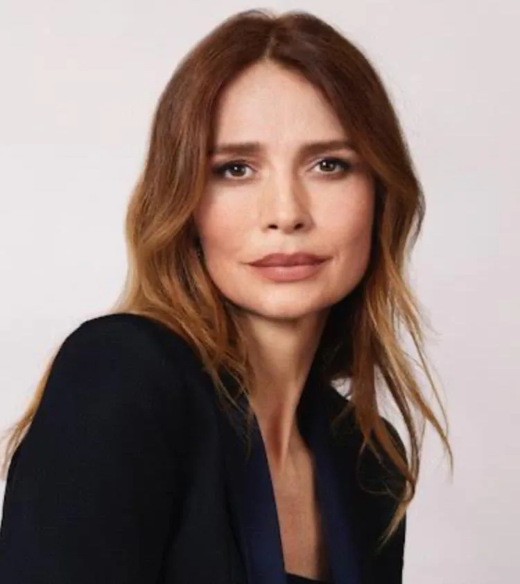 تصویر Saffron Burrows