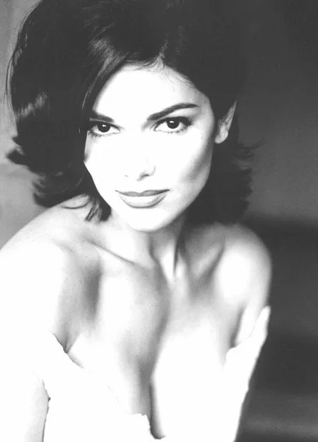 تصویر Laura Harring
