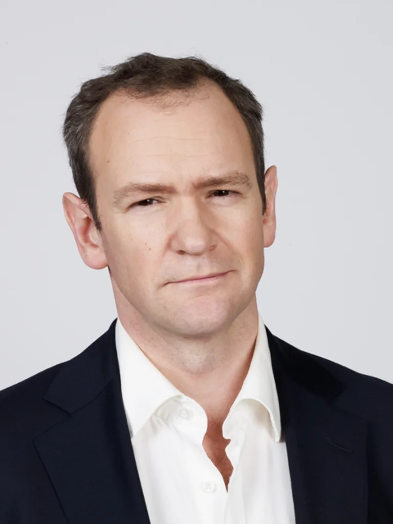 تصویر Alexander Armstrong