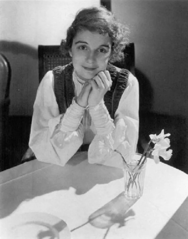 تصویر Edith Barrett