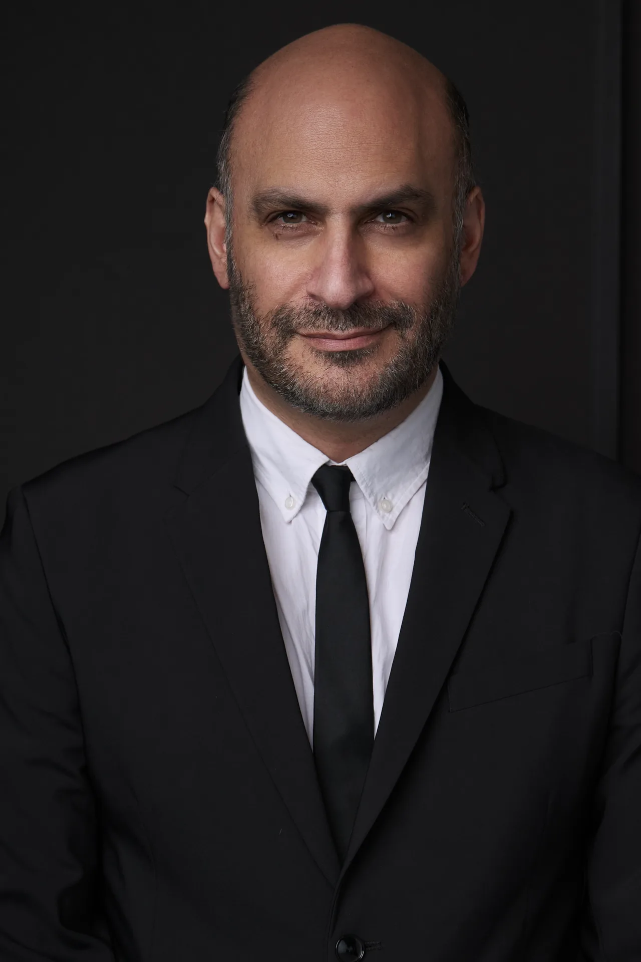 تصویر Michael Benyaer