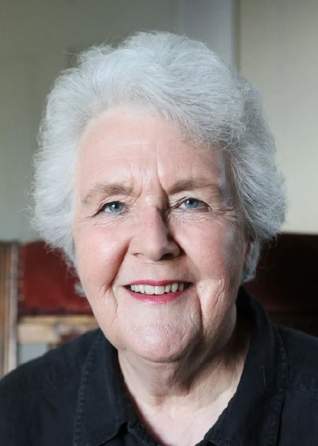 تصویر Stephanie Cole