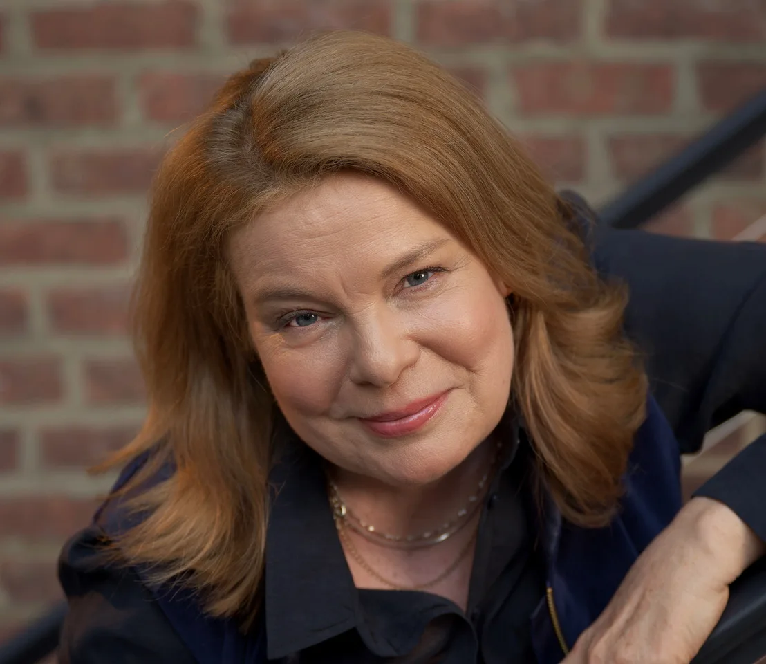 تصویر Catherine Curtin