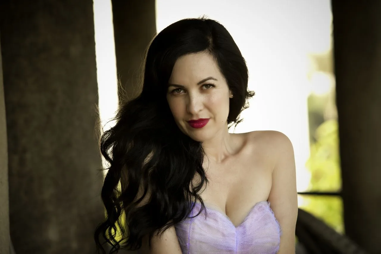 تصویر Grey DeLisle