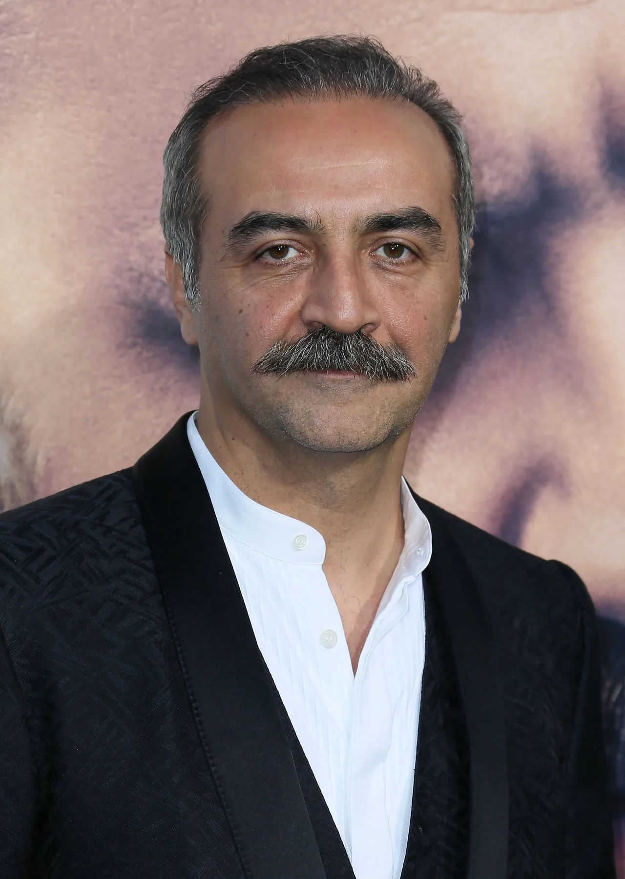 تصویر Yılmaz Erdoğan