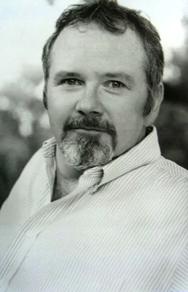 تصویر Tom Riis Farrell