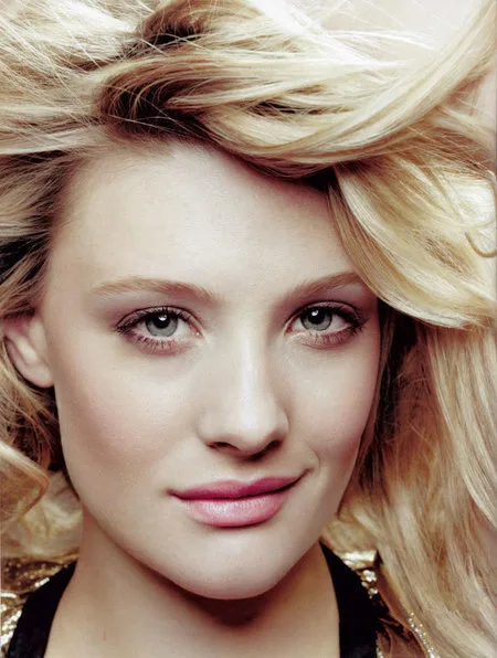 تصویر Romola Garai