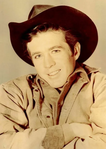 تصویر Clu Gulager