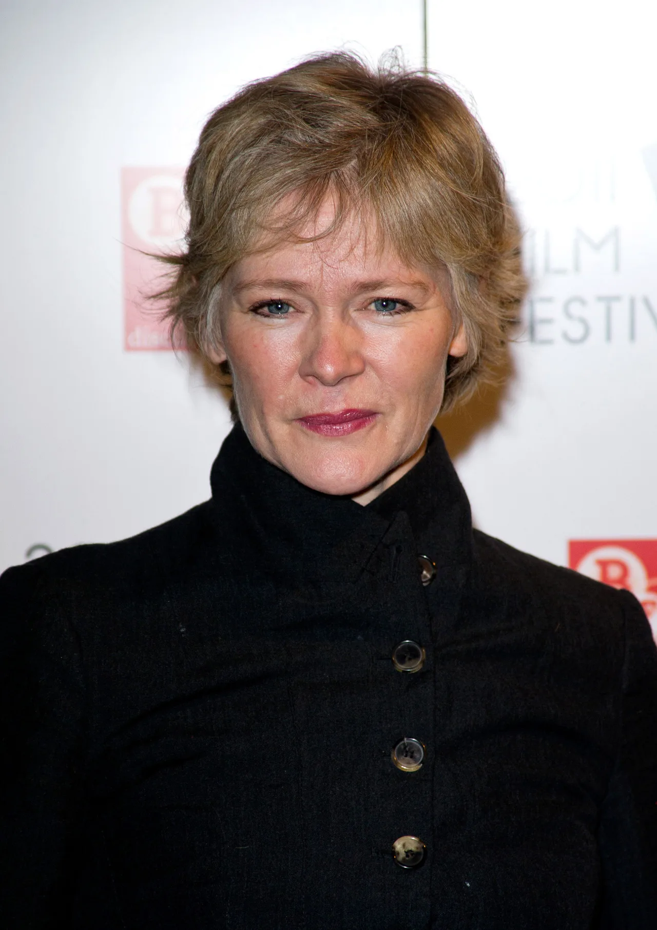 تصویر Clare Holman