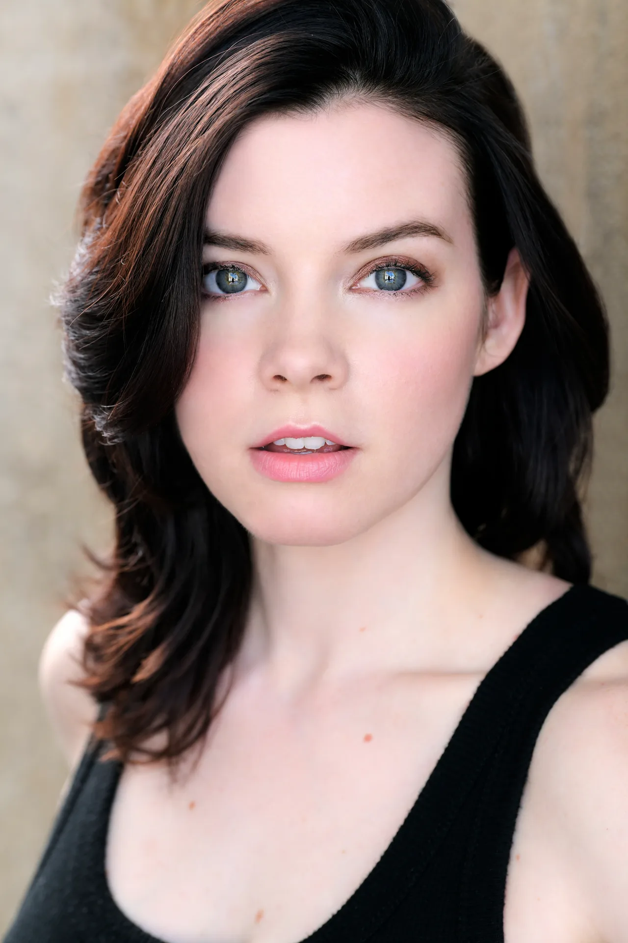 تصویر Cherami Leigh