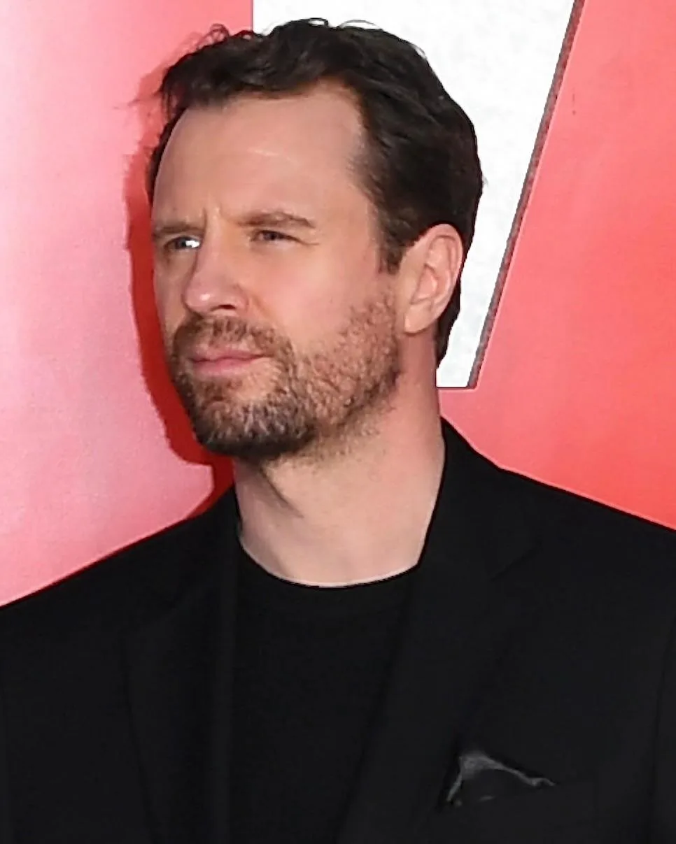 تصویر Luke Mably