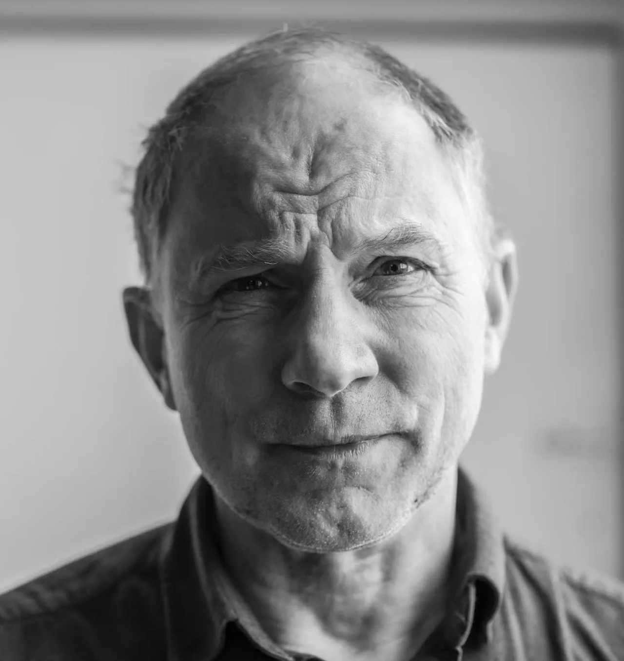 تصویر Simon McBurney