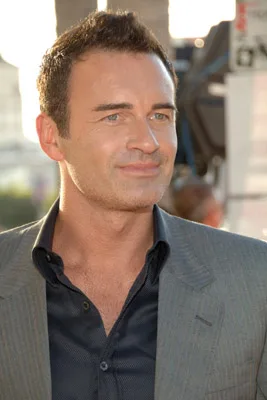 تصویر Julian McMahon