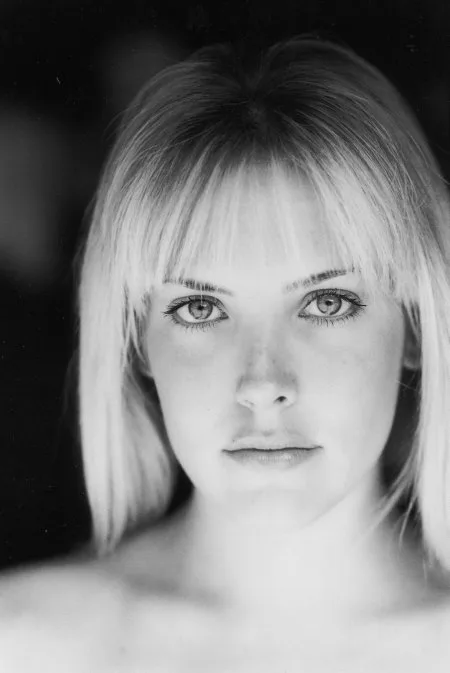 تصویر Mercedes McNab