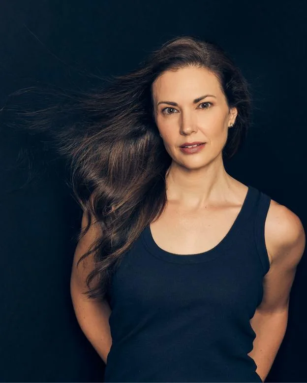 تصویر Laura Mennell