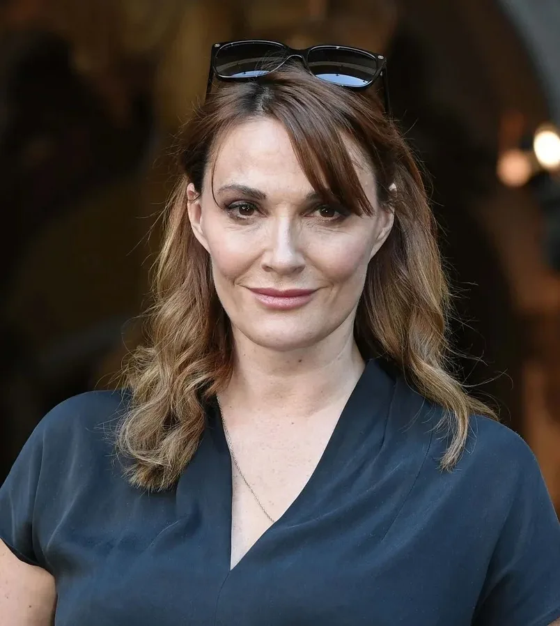 تصویر Sarah Parish