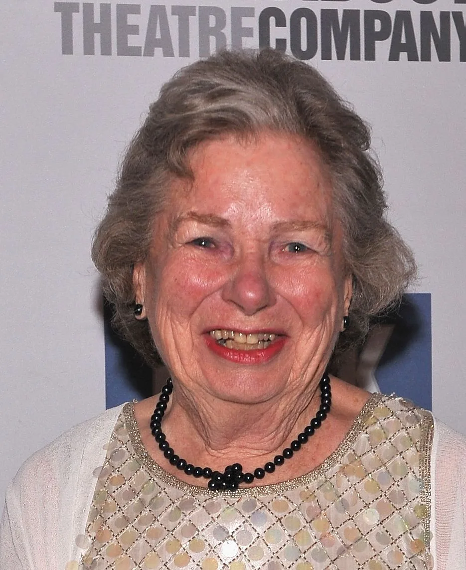 تصویر Angela Paton
