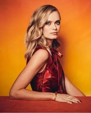 تصویر Sara Paxton