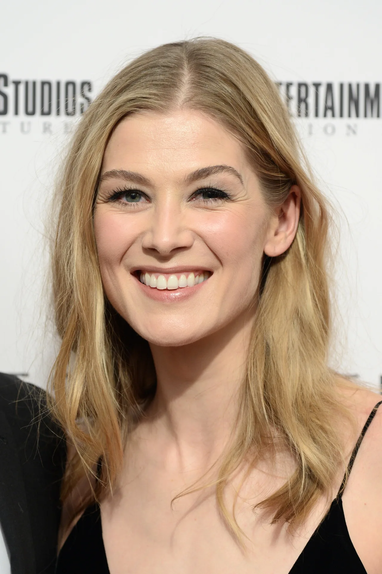 تصویر Rosamund Pike