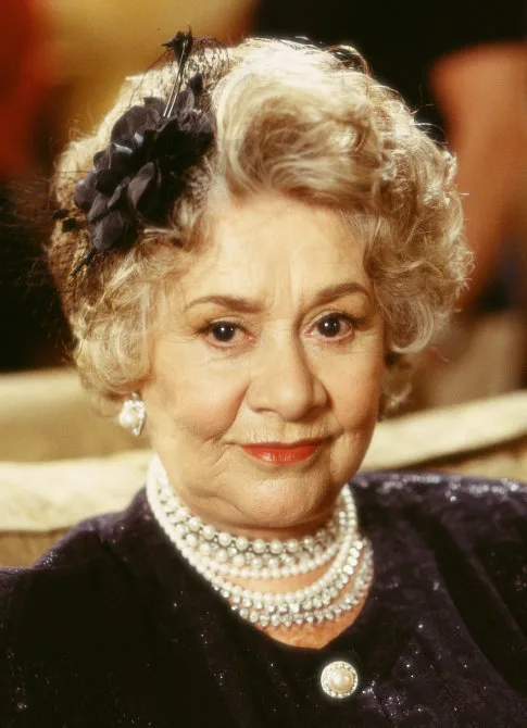 تصویر Joan Plowright