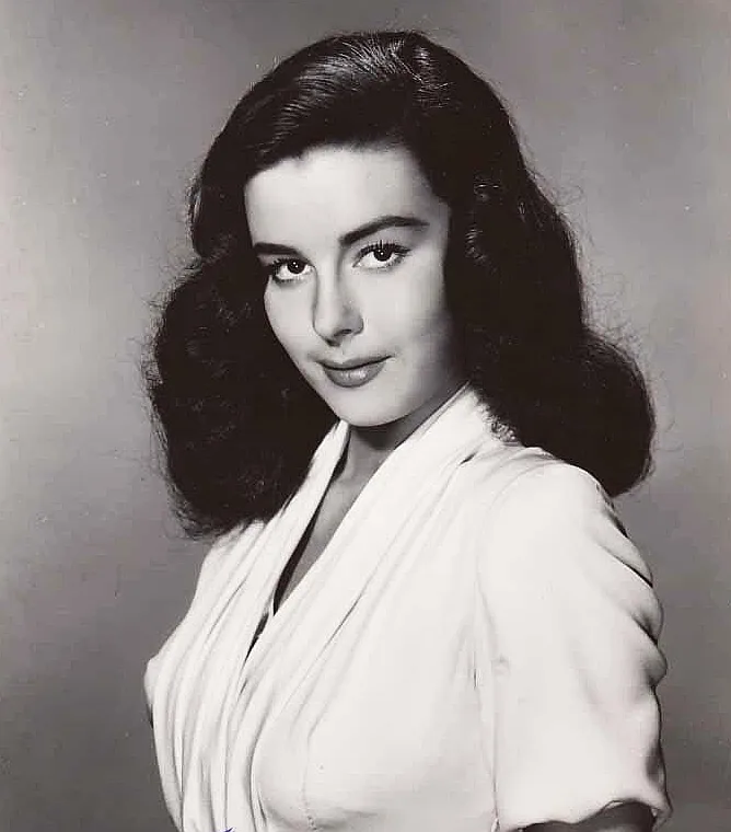 تصویر Elaine Stewart
