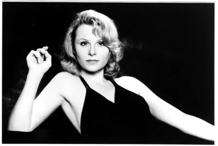 تصویر Angelica Page