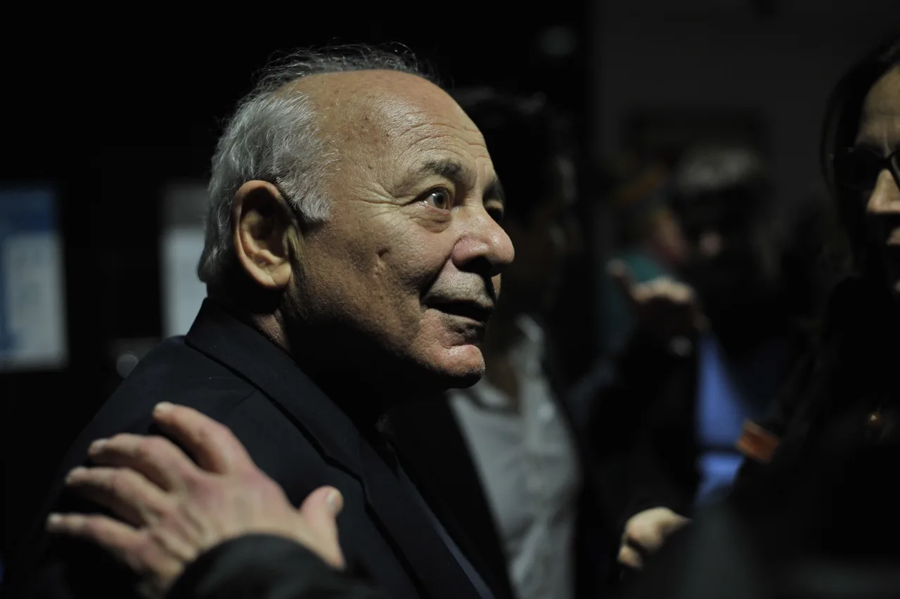 تصویر Burt Young