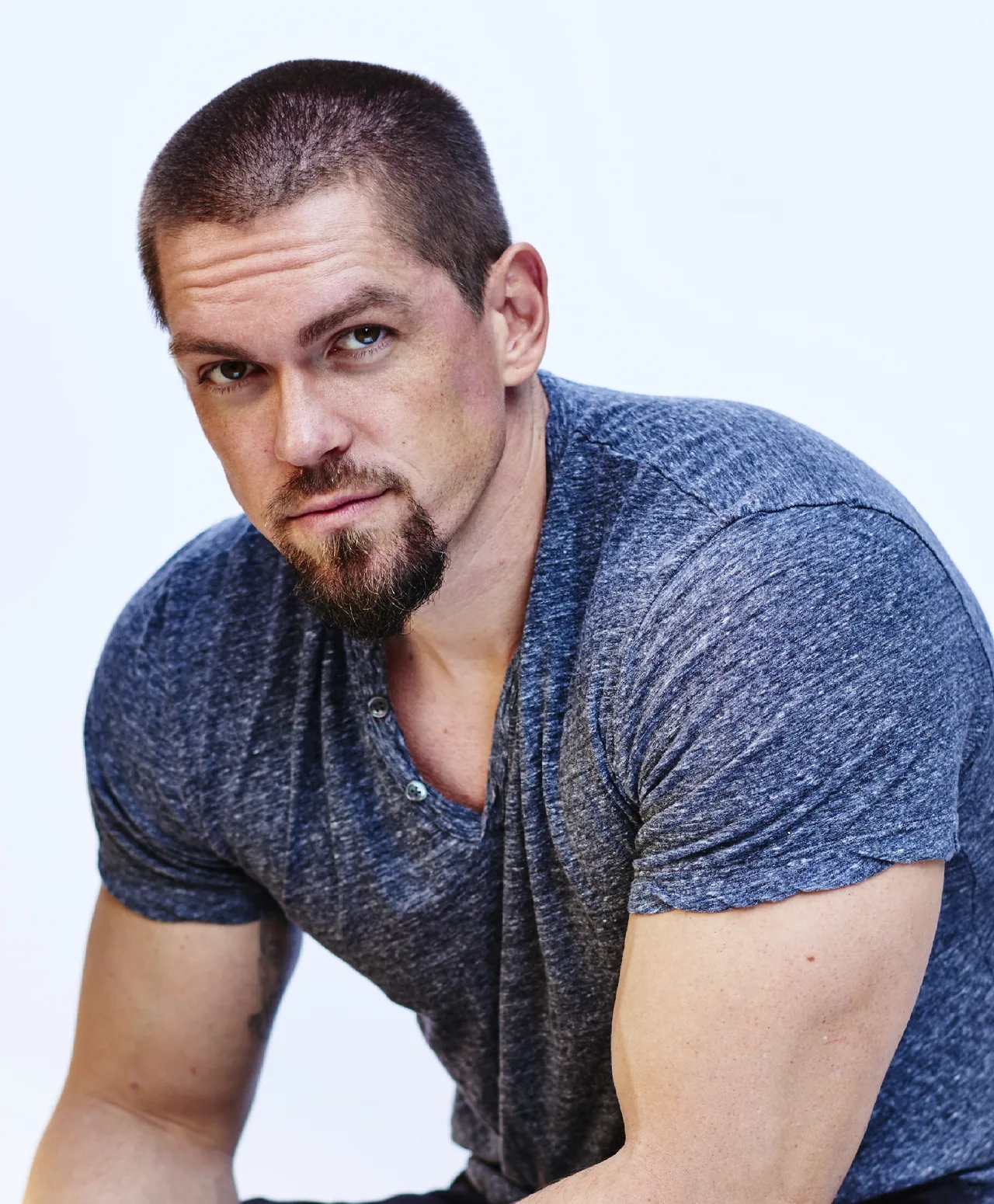 تصویر Steve Howey