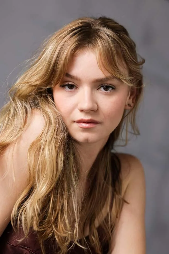 تصویر Bella DeLong