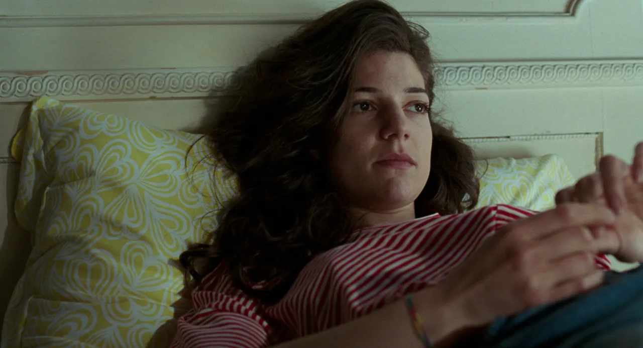 تصویر Esther Garrel