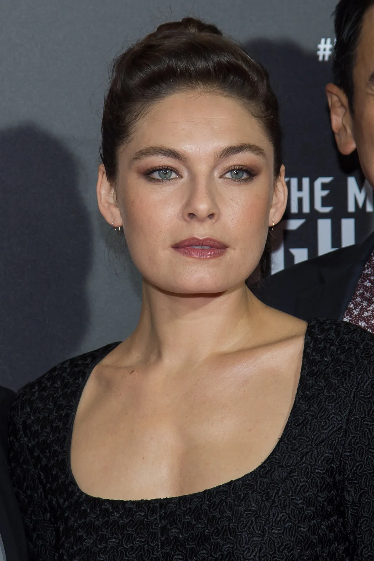 تصویر Alexa Davalos