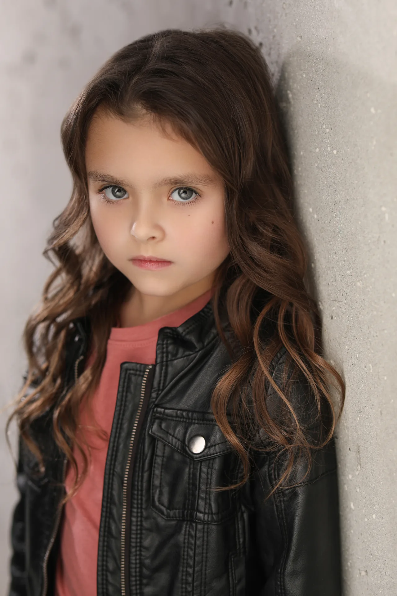 تصویر Mila Jones