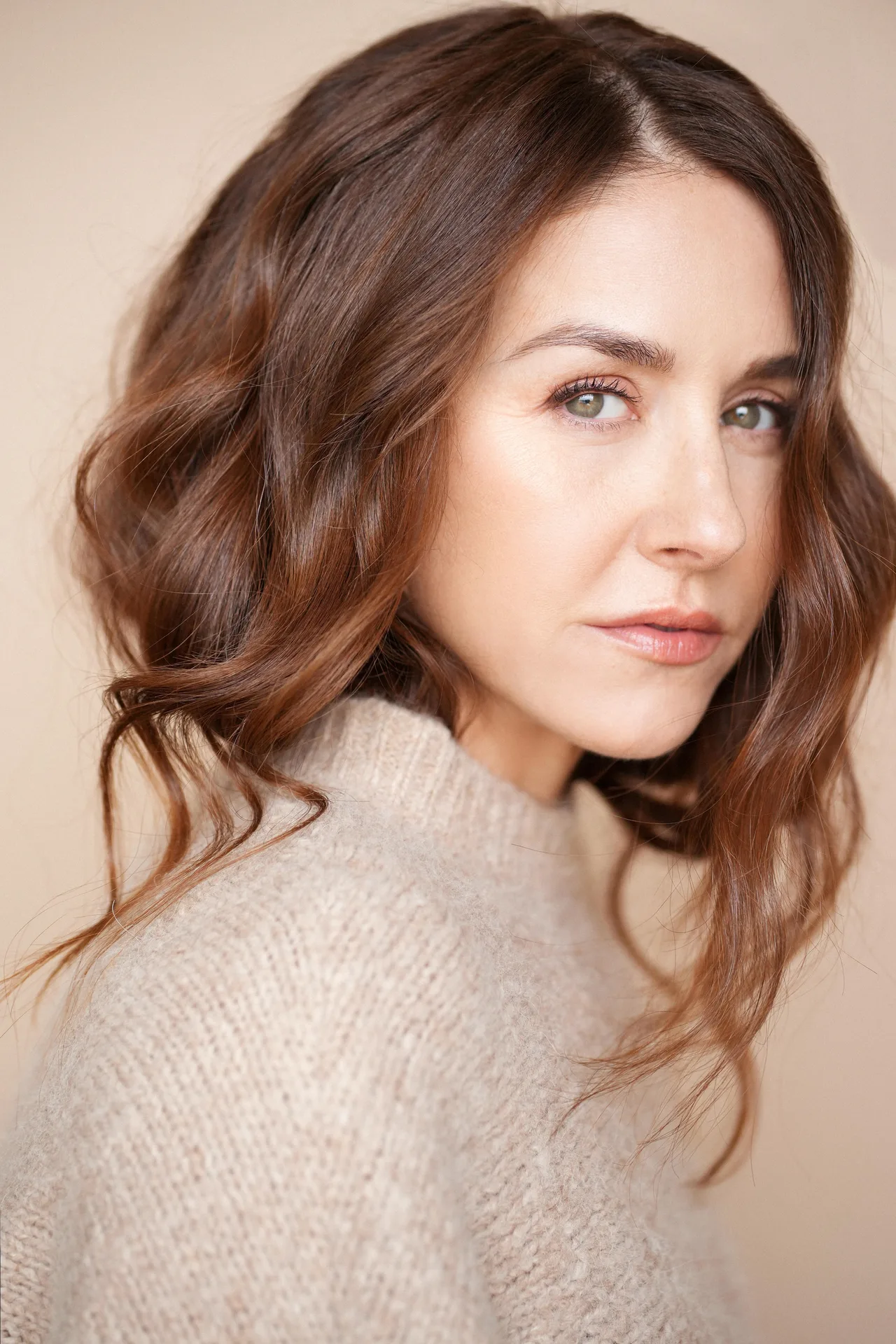 تصویر Erin Karpluk