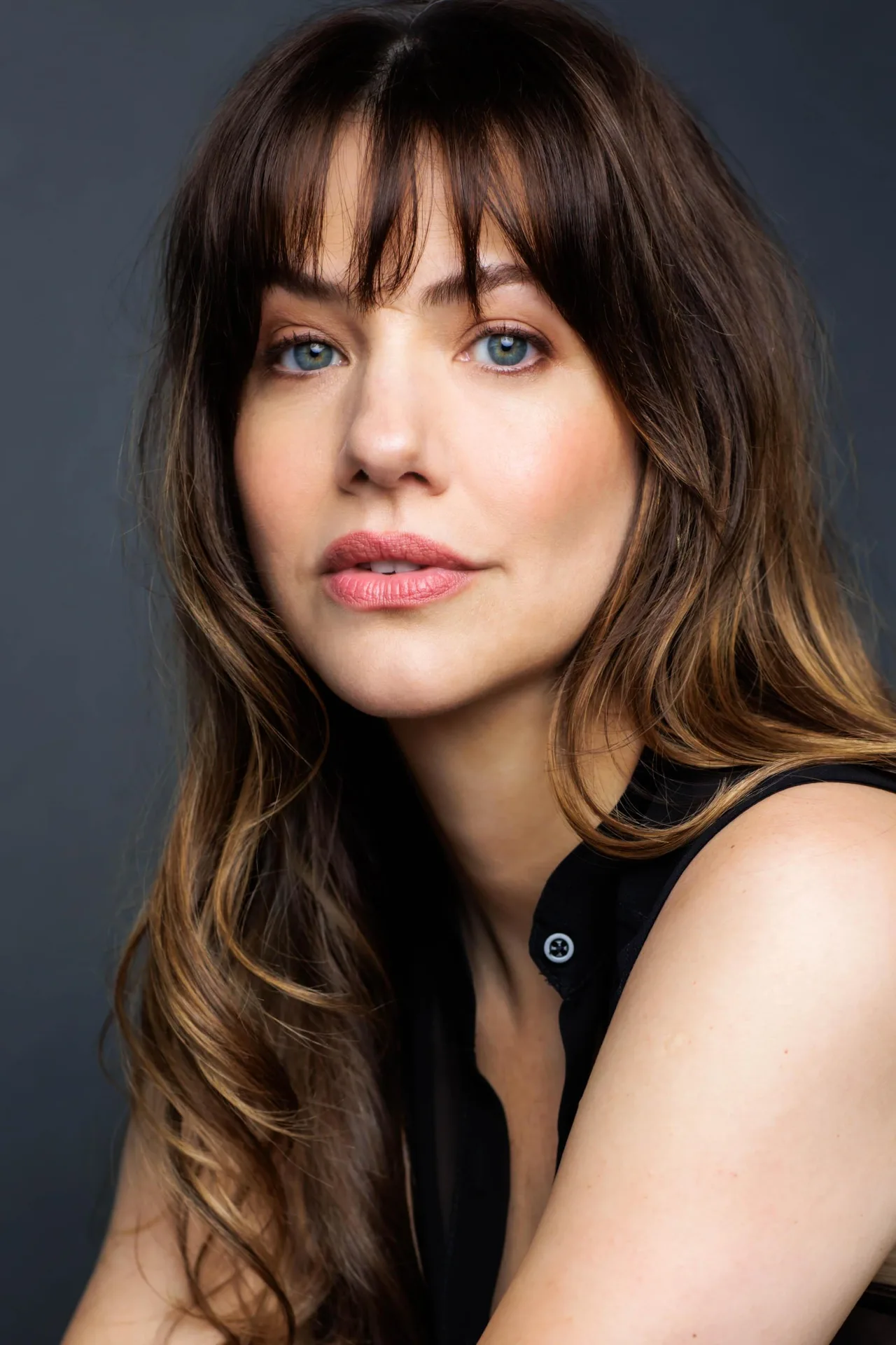 تصویر Julie Gonzalo