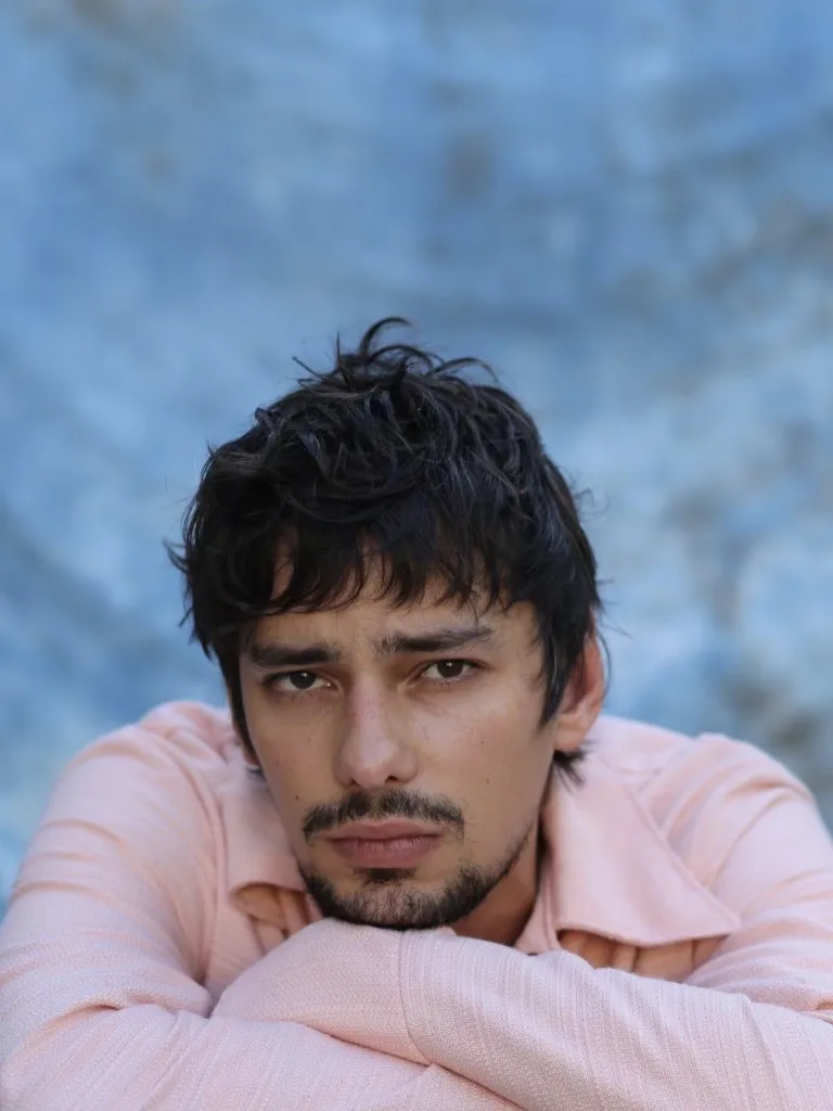 تصویر Devon Bostick