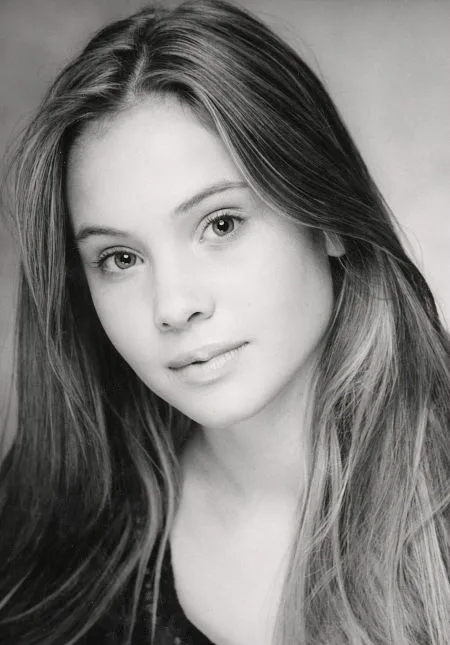 تصویر Leah Pipes