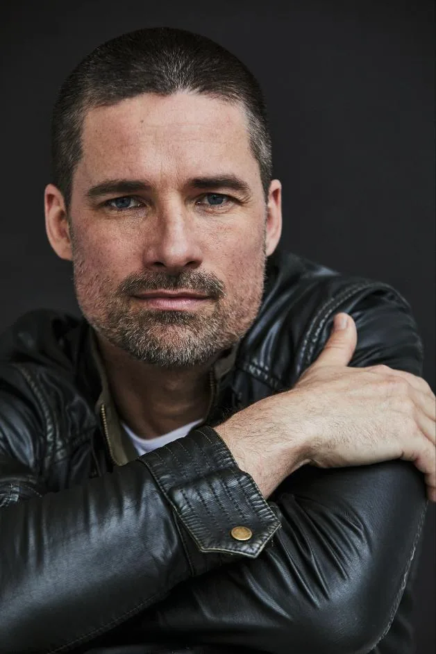 تصویر Warren Christie