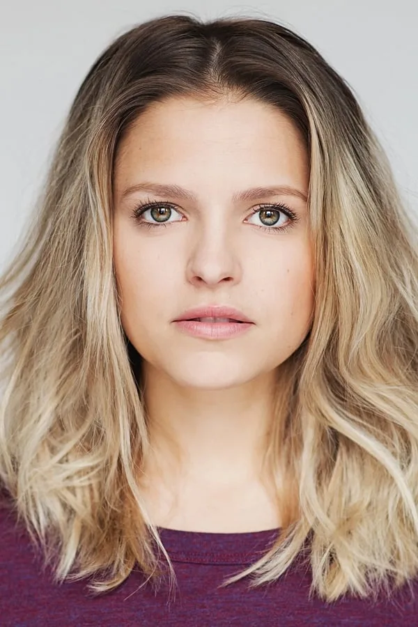 تصویر Sarah-Jeanne Labrosse