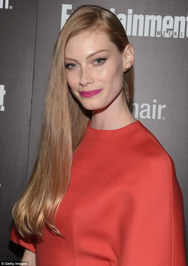 تصویر Alyssa Sutherland