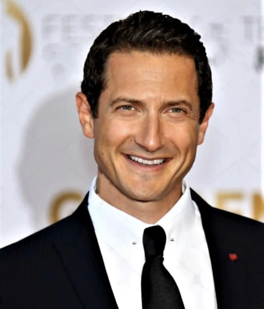 تصویر Sasha Roiz