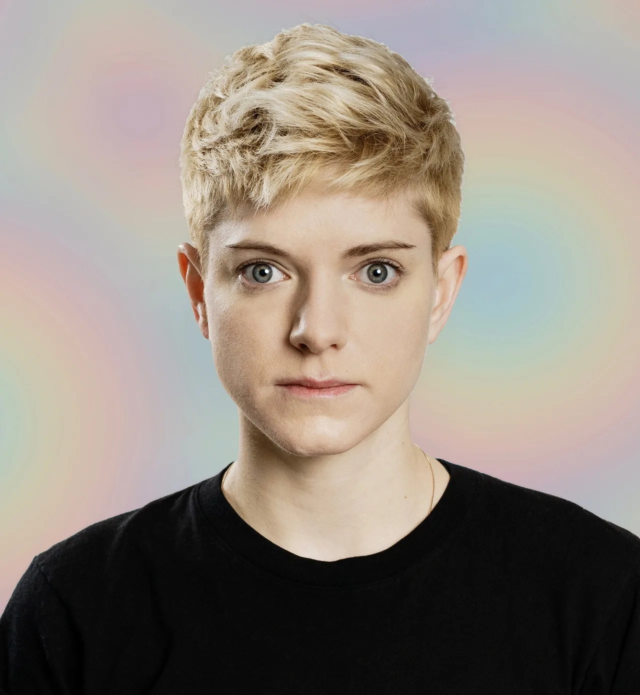 تصویر Mae Martin